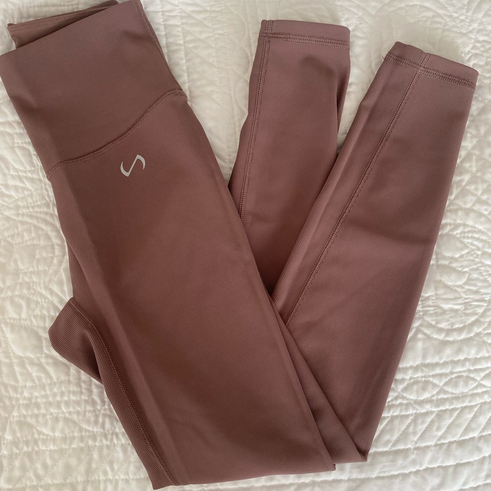 Selling this size small TLF Apparel leggings.